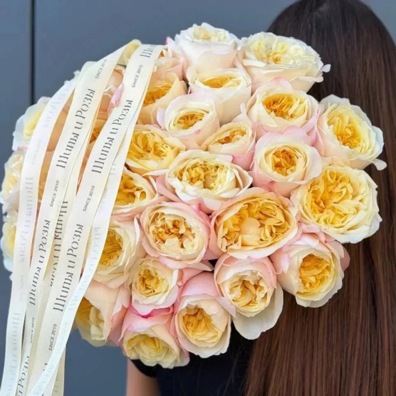 25 пионовидных роз Фатима