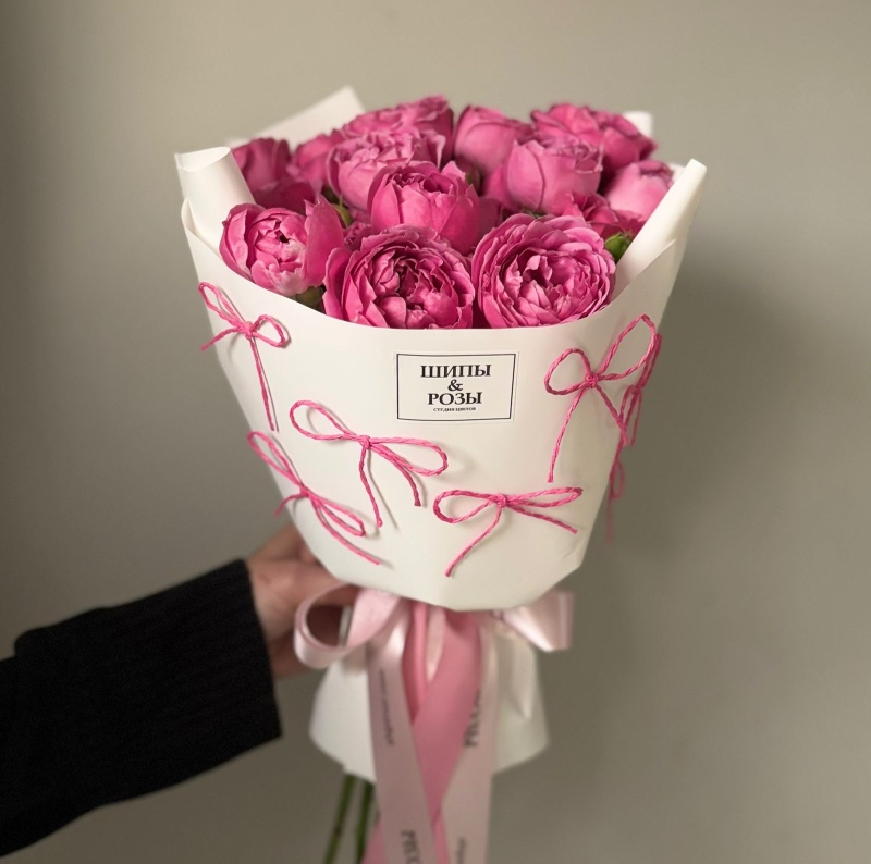 Букет из 5 кустовых пионовидных роз сорта Мисти Бабблс